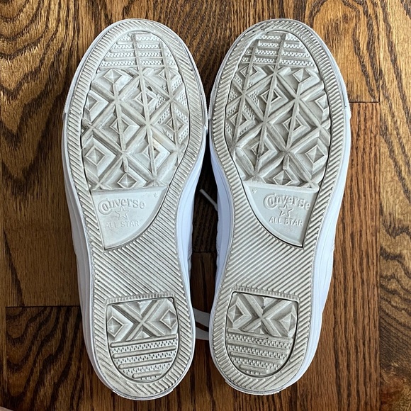 Chuck Taylor Madison OX low top leather converse, size 7.5. Excellent condition - Picture 8 of 13